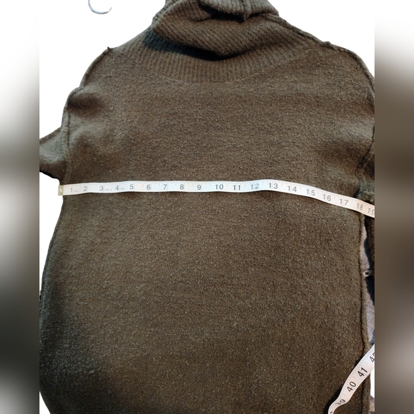 Cozy Fall Sweater! NWT Altar'd State Olive Green Oversized Turtleneck Sweater, S - Picture 8 of 9